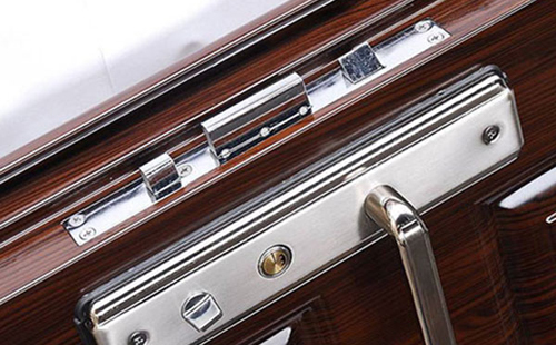 云巖區換鎖電話(24小時上門服務電話)